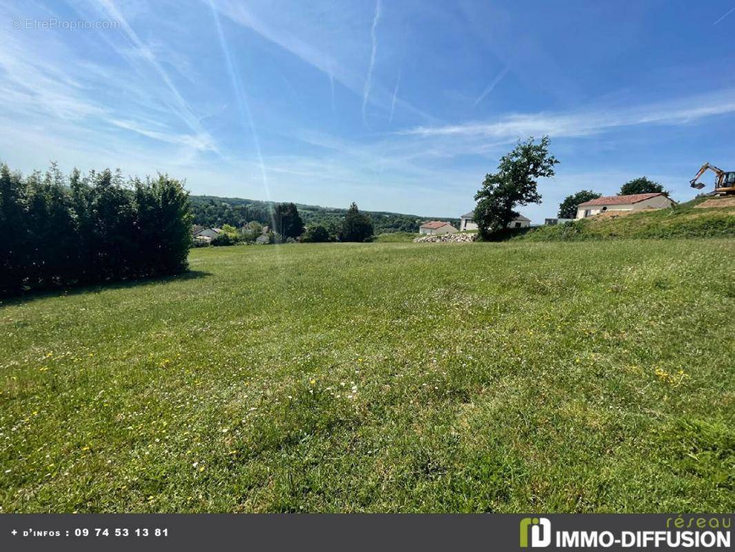 Terrain à AIXE-SUR-VIENNE