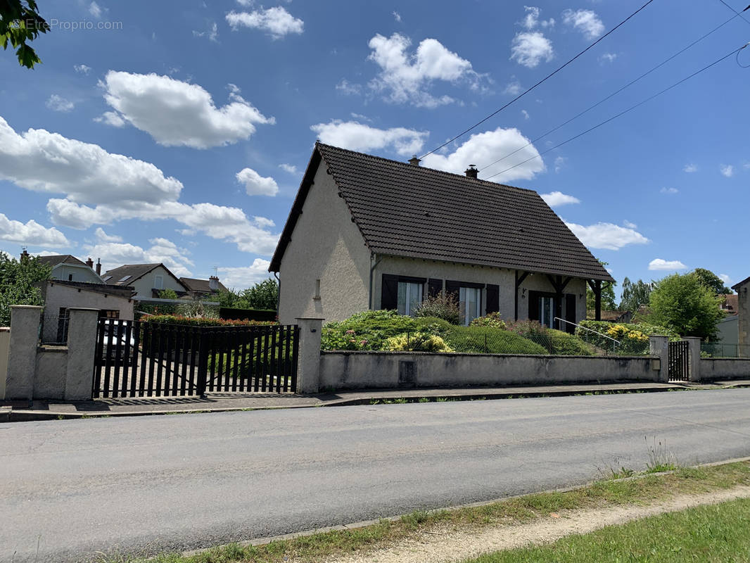 Maison à YZEURE