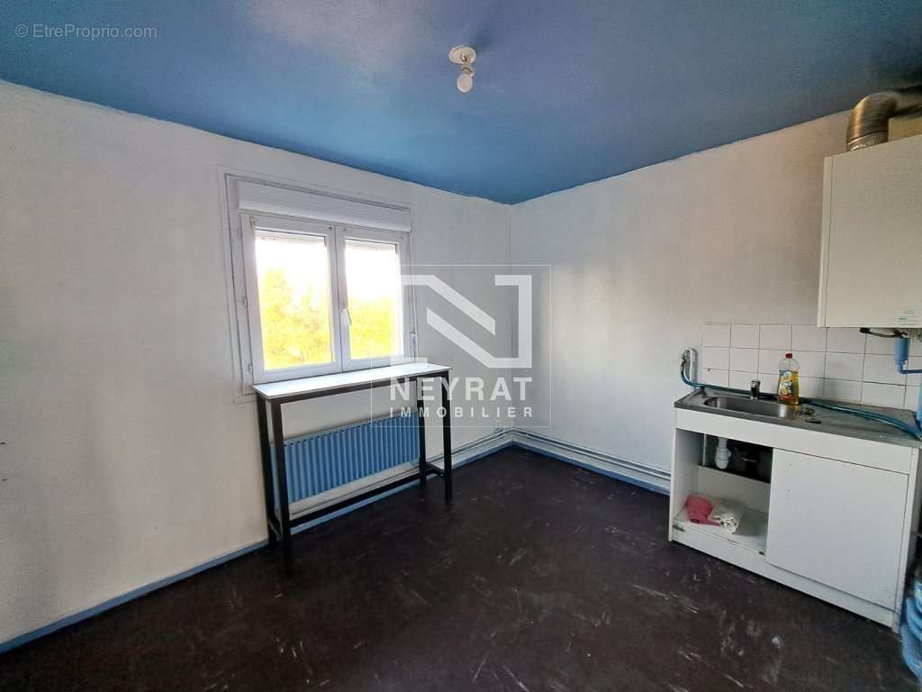 Appartement à LUZY