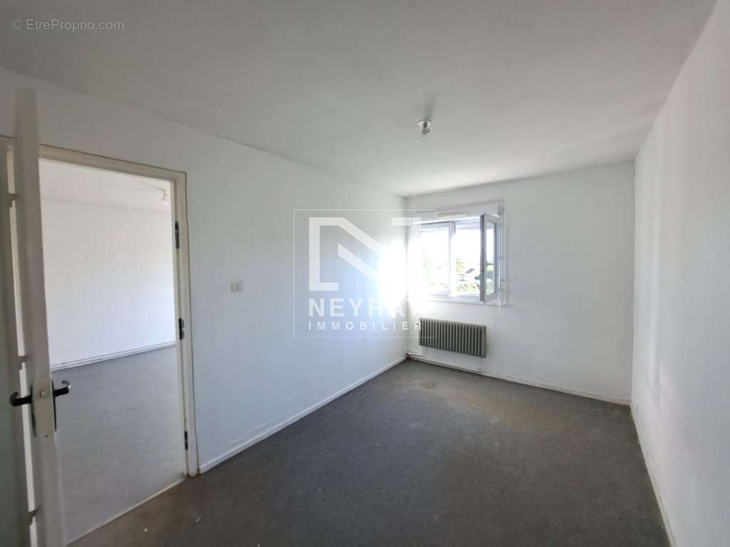 Appartement à LUZY