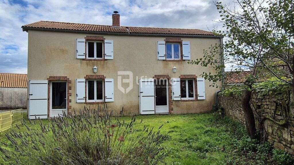 Maison à MAREUIL-SUR-LAY-DISSAIS