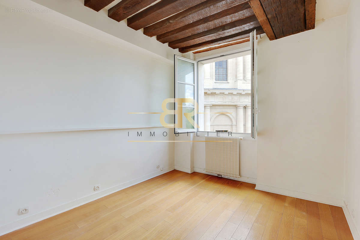 Appartement à PARIS-1E