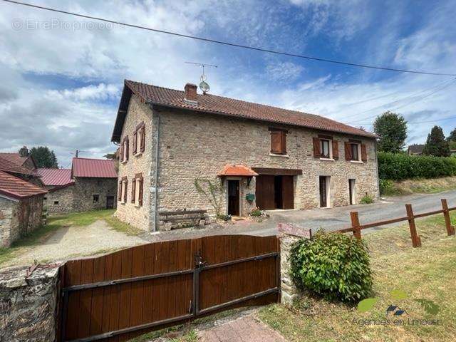 Maison à EYMOUTIERS