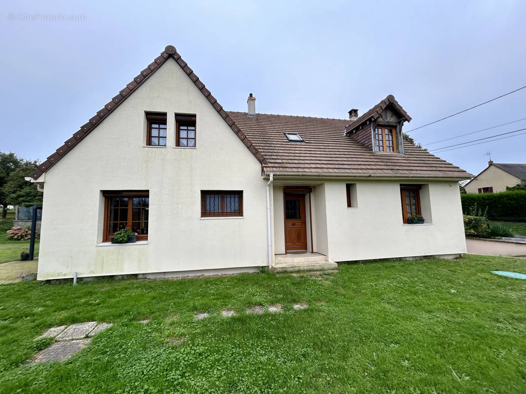 Maison à LE BREIL-SUR-MERIZE