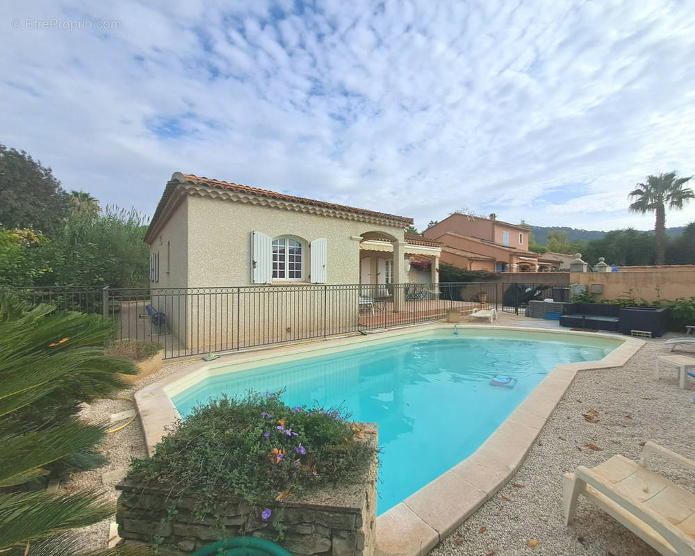 Maison à SAINT-CYR-SUR-MER