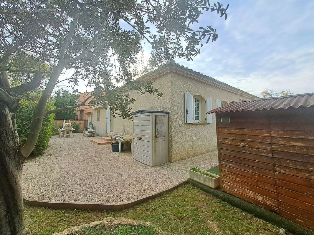 Maison à SAINT-CYR-SUR-MER