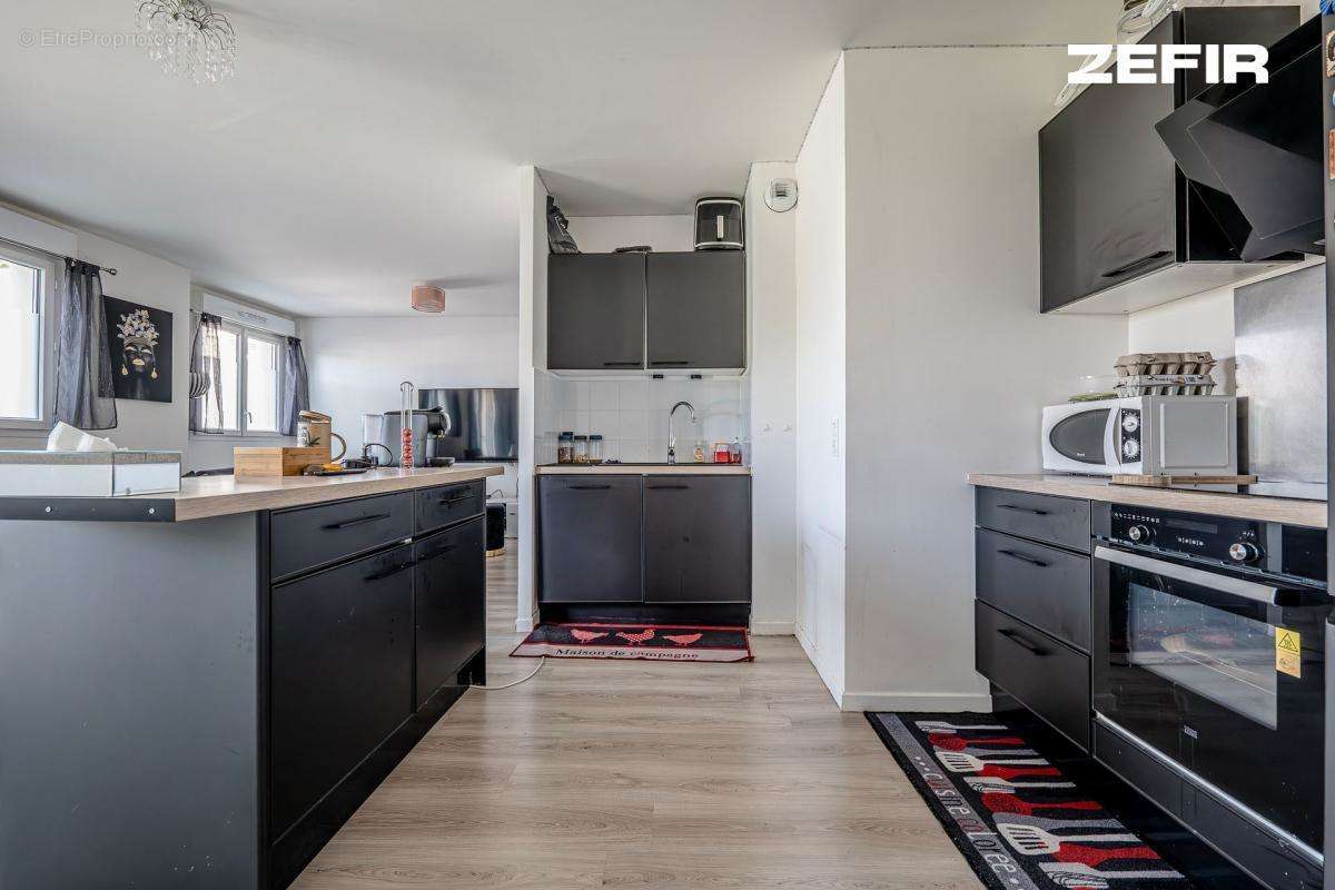 Appartement à VAUJOURS