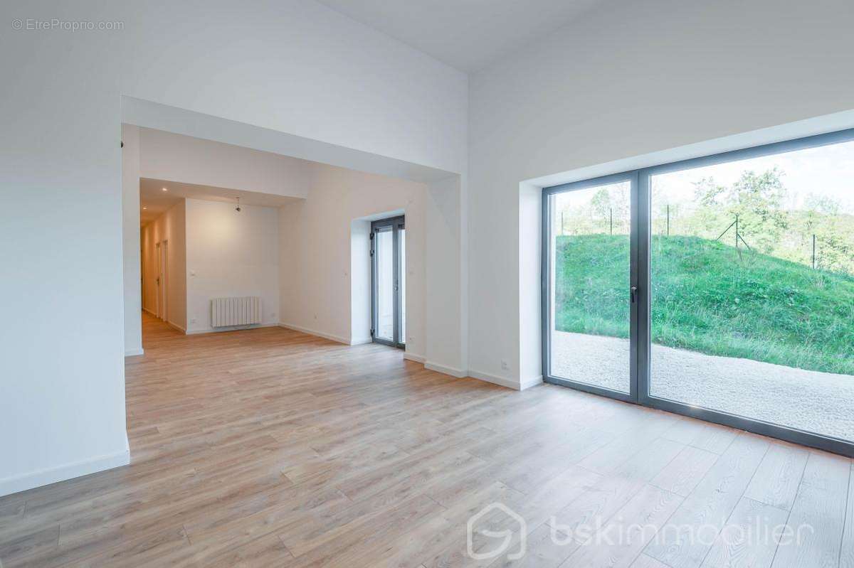 Appartement à SAINT-MARTIN-BELLEVUE