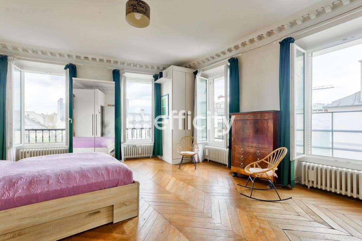 Appartement à PARIS-2E