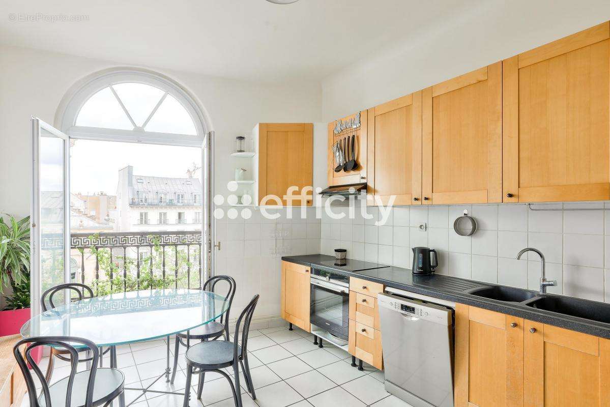 Appartement à PARIS-2E