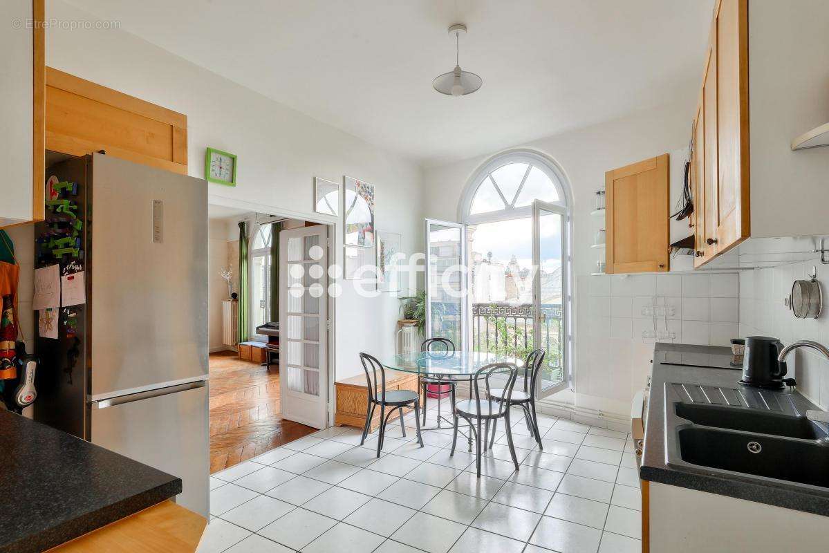 Appartement à PARIS-2E