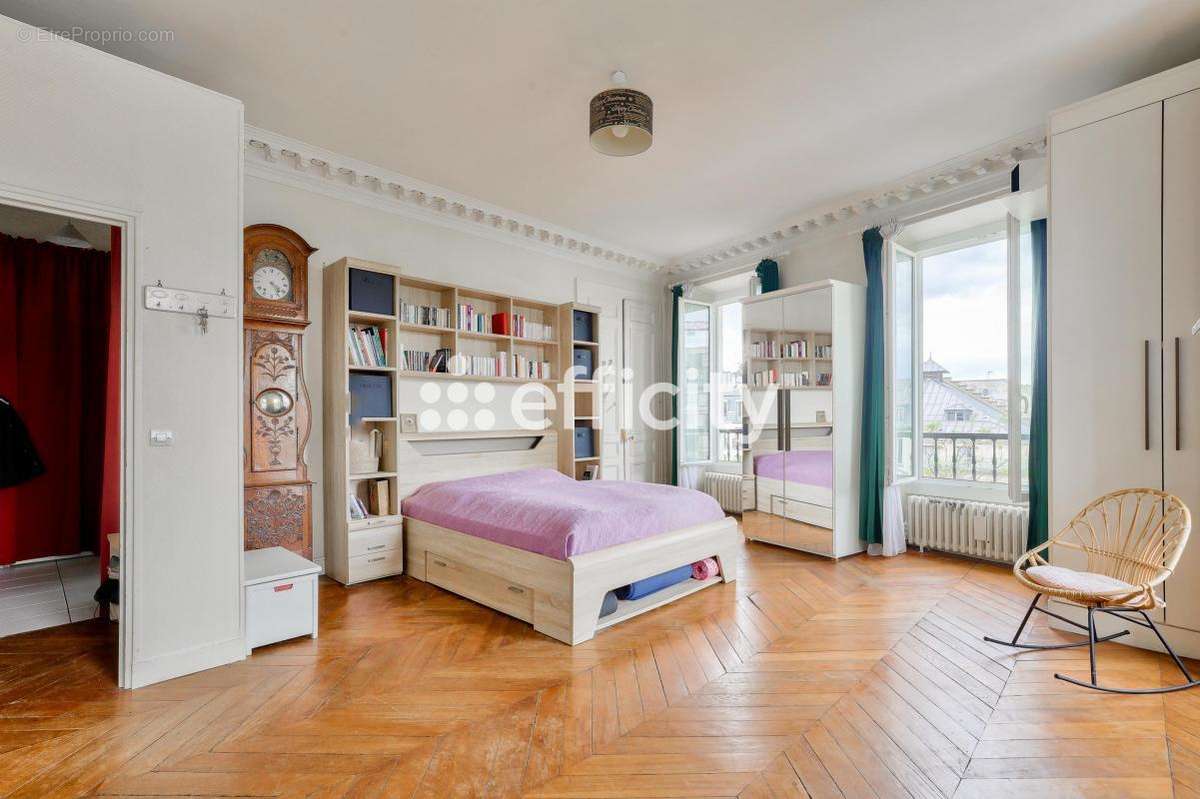 Appartement à PARIS-2E