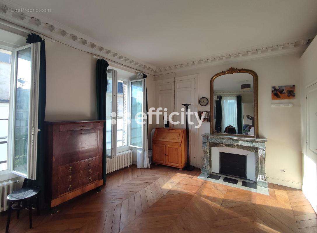 Appartement à PARIS-2E