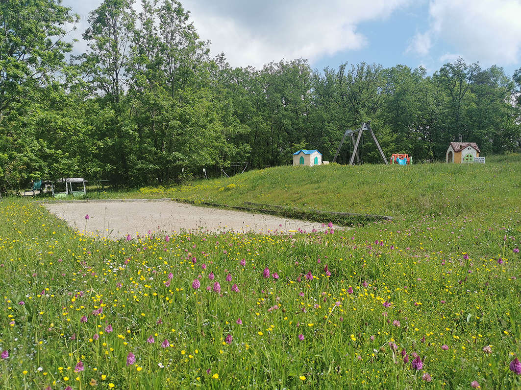 Terrain à MONTIGNAC