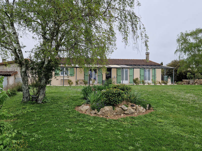 Maison à SAINT-JEAN-D&#039;ANGELY