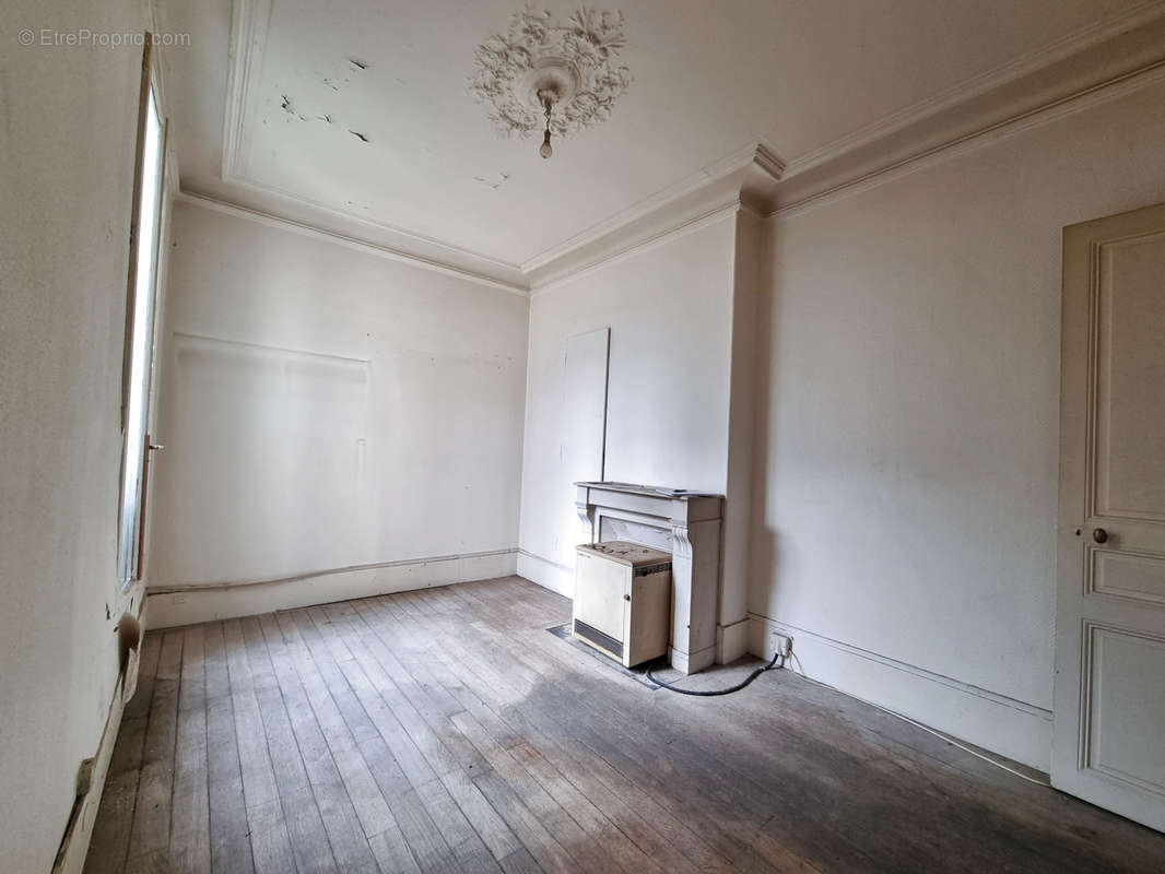 Appartement à PARIS-20E