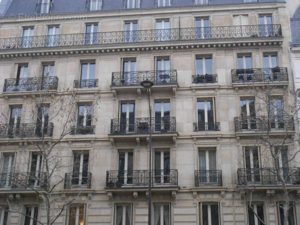 Appartement à PARIS-17E