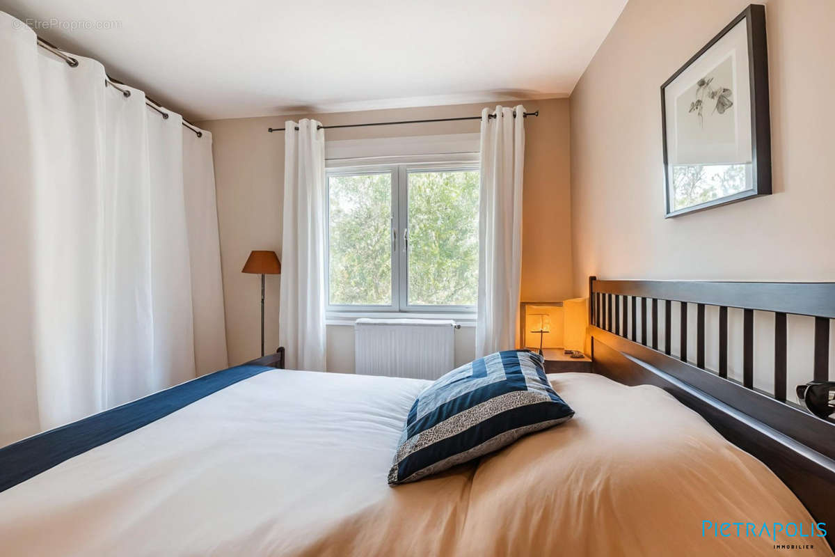 Chambre parentale - Appartement à RILLIEUX-LA-PAPE