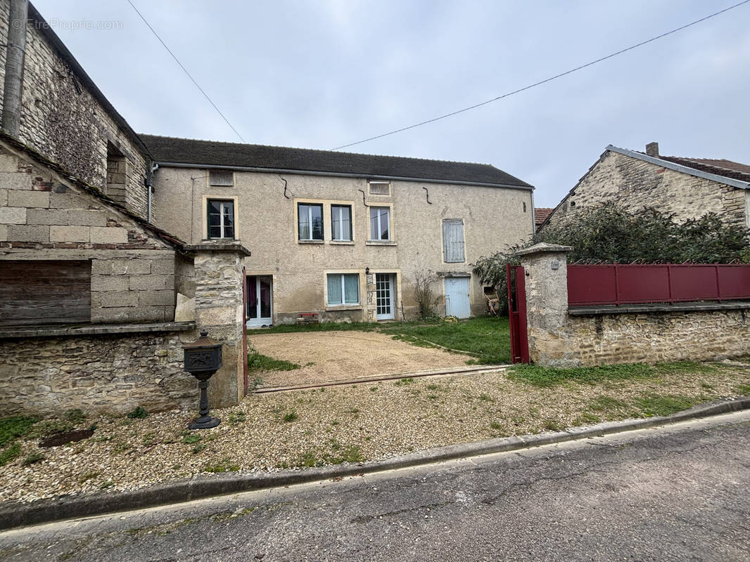 Maison à STIGNY