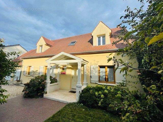 Maison à FONTENAY-LES-BRIIS