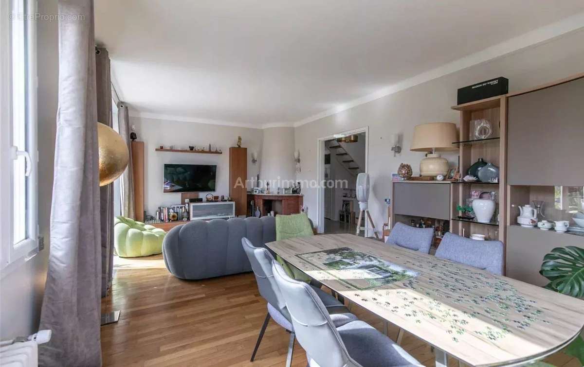 Appartement à SAINT-MAUR-DES-FOSSES