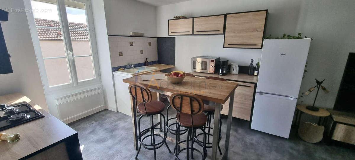 Appartement à SAINT-GEORGES-LES-BAILLARGEAUX