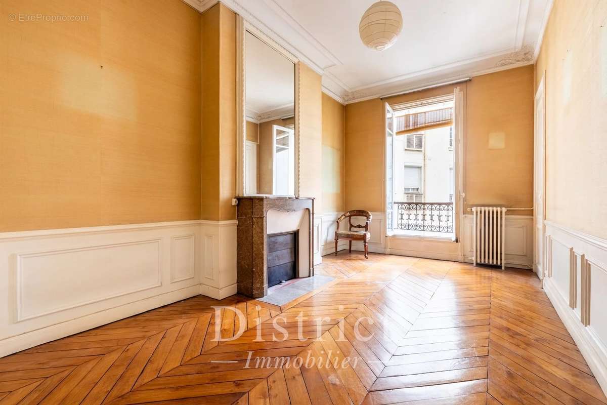 Appartement à PARIS-8E