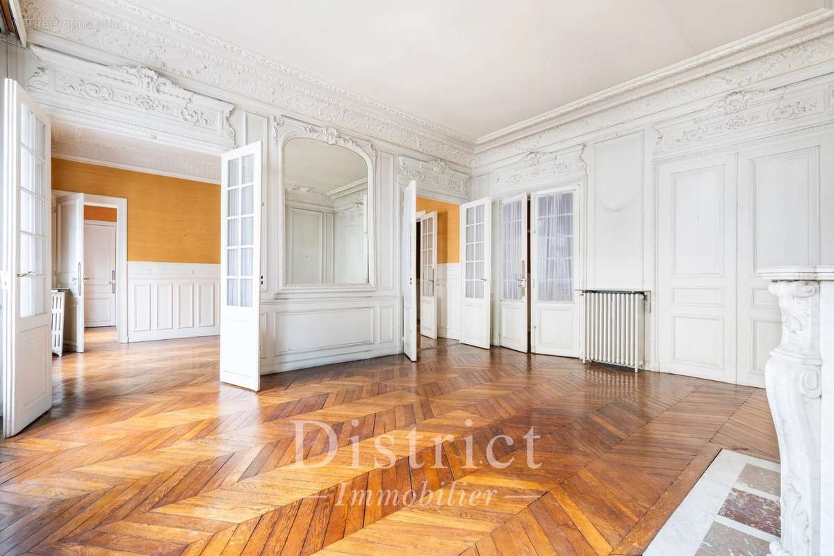 Appartement à PARIS-8E