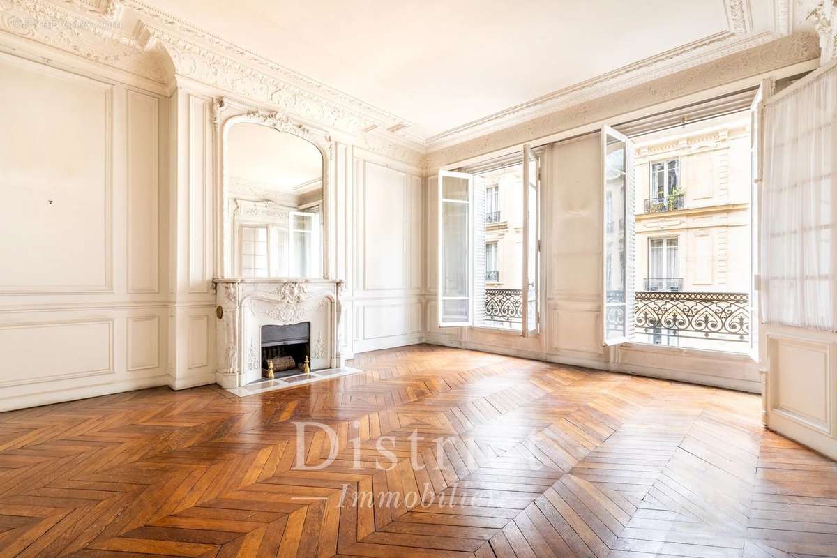 Appartement à PARIS-8E