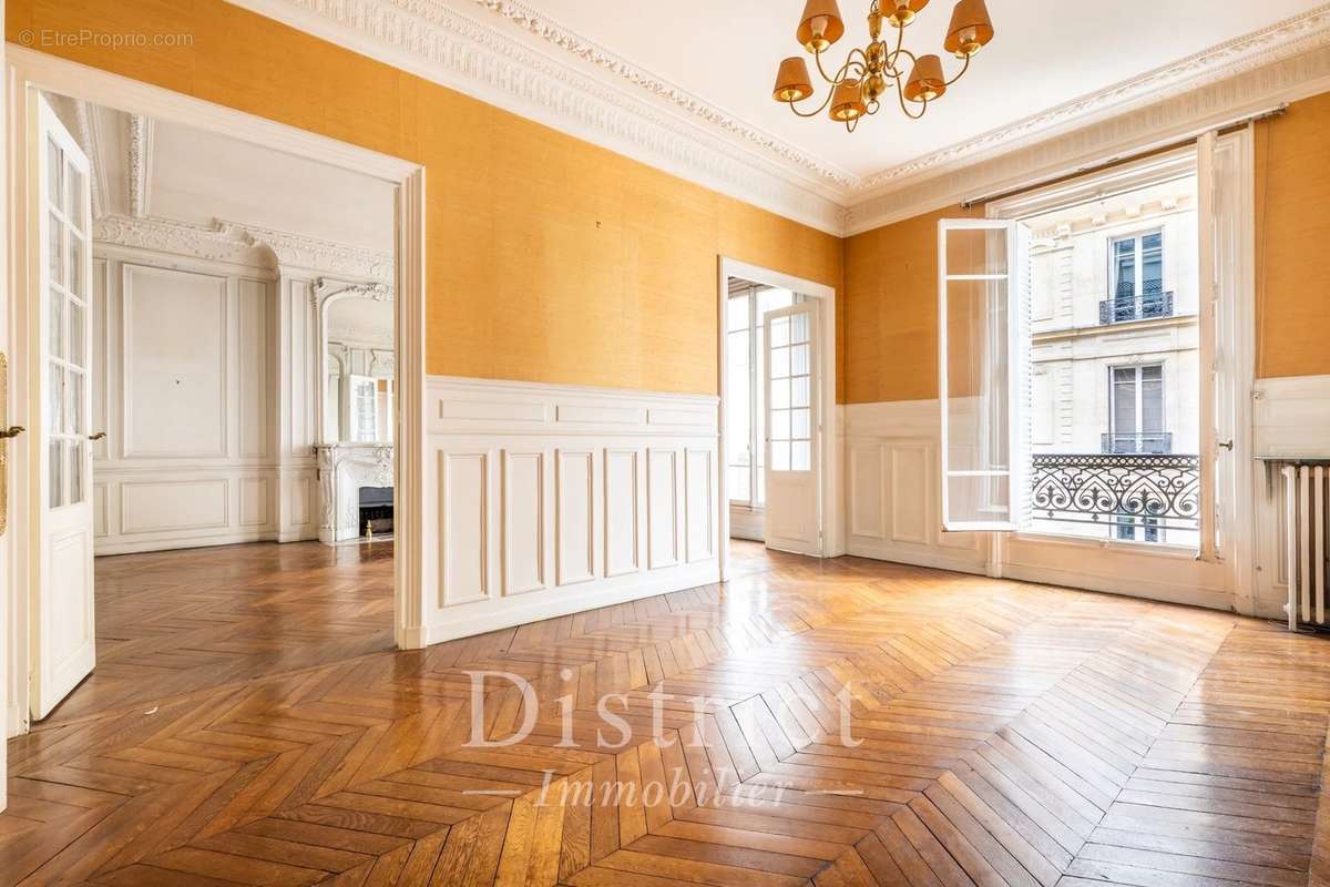 Appartement à PARIS-8E