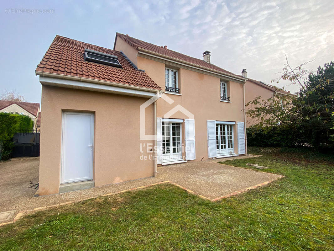 Maison à VERNEUIL-SUR-SEINE