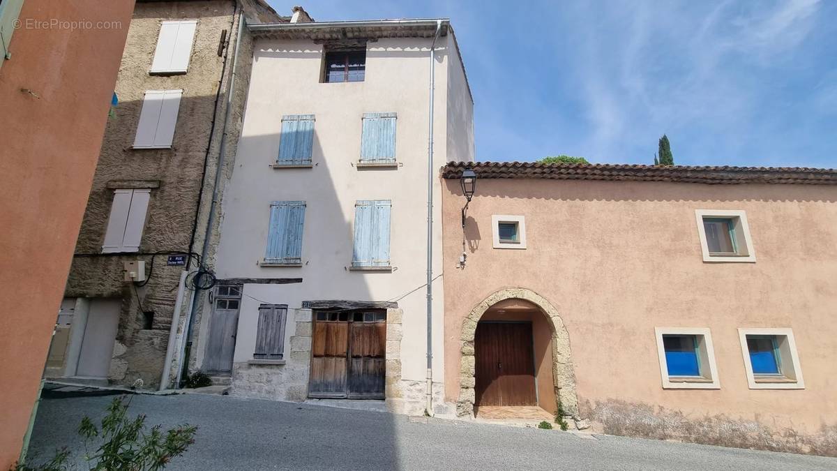 Appartement à MONTFERRAT