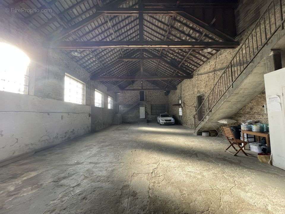 Commerce à CHATEAUNEUF-LA-FORET