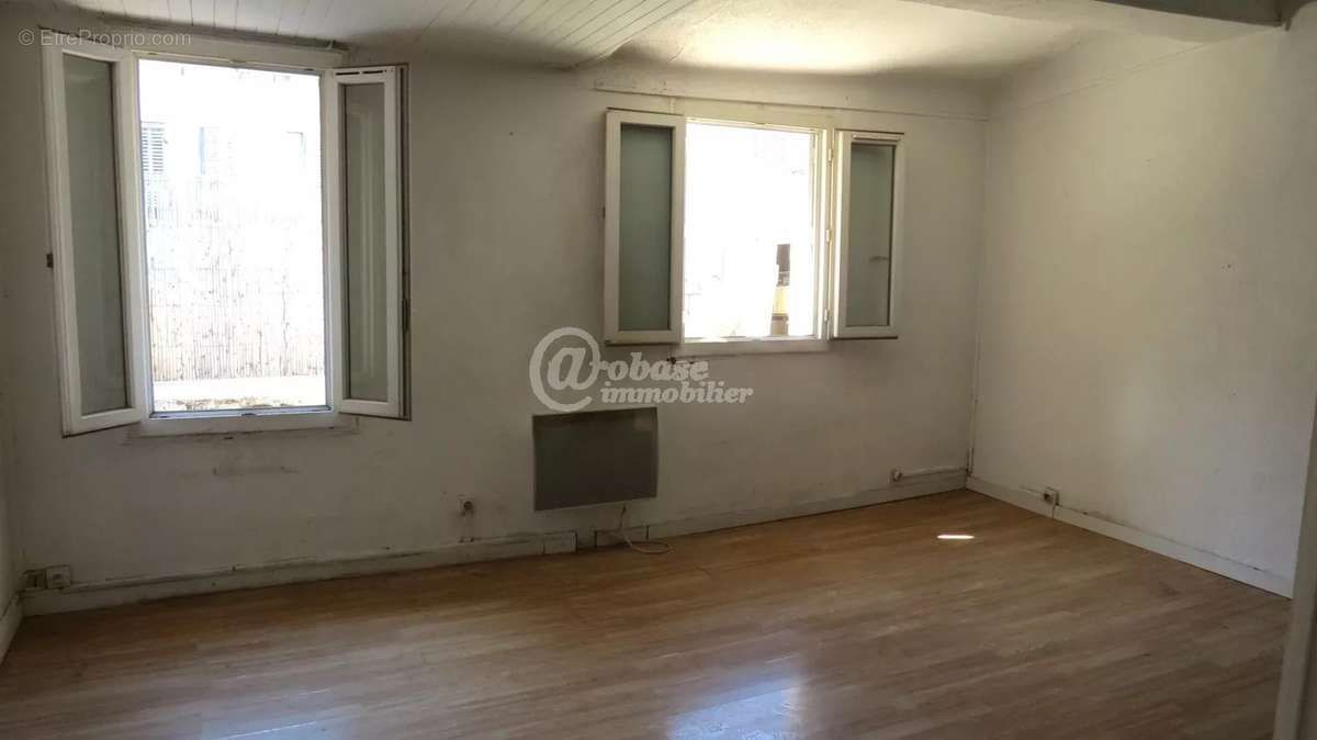 Appartement à MARSEILLE-1E