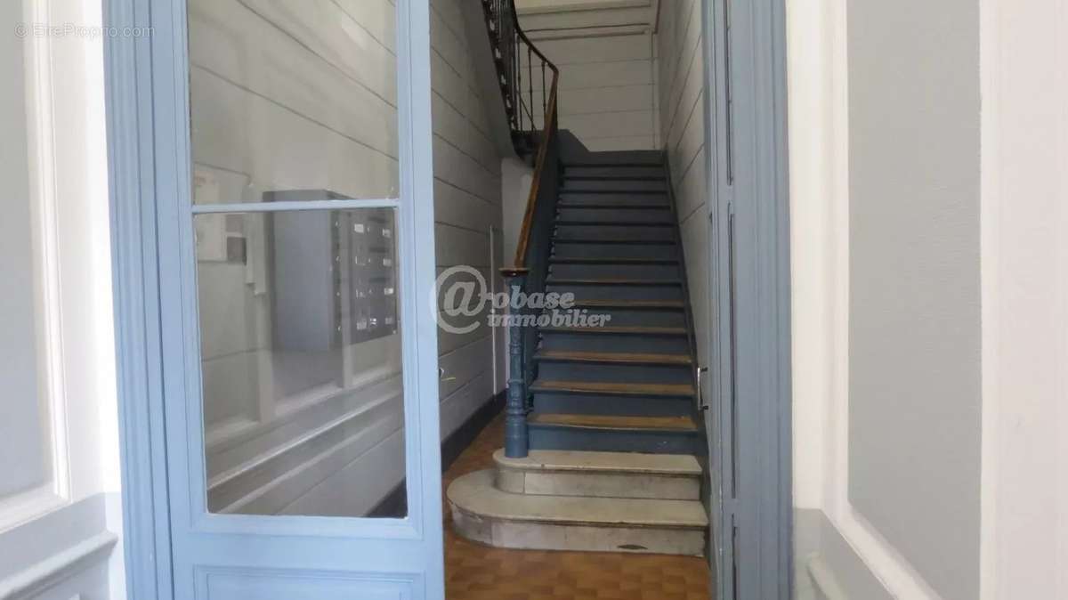 Appartement à MARSEILLE-1E