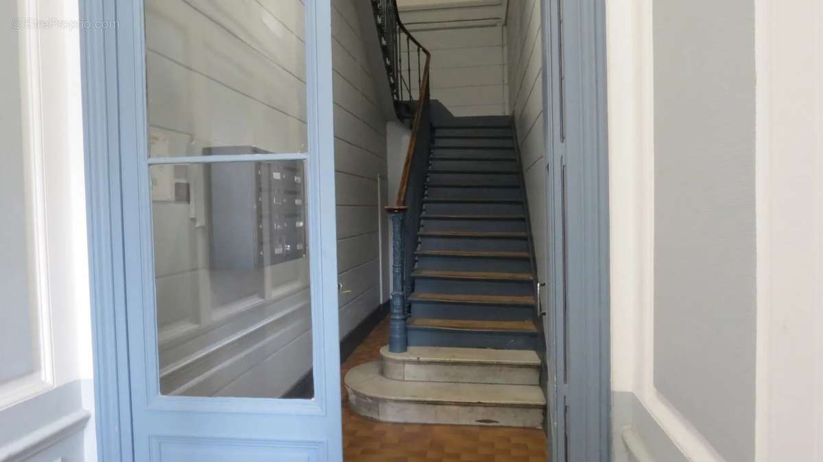 Appartement à MARSEILLE-1E