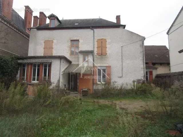 Maison à VARENNES-SUR-ALLIER