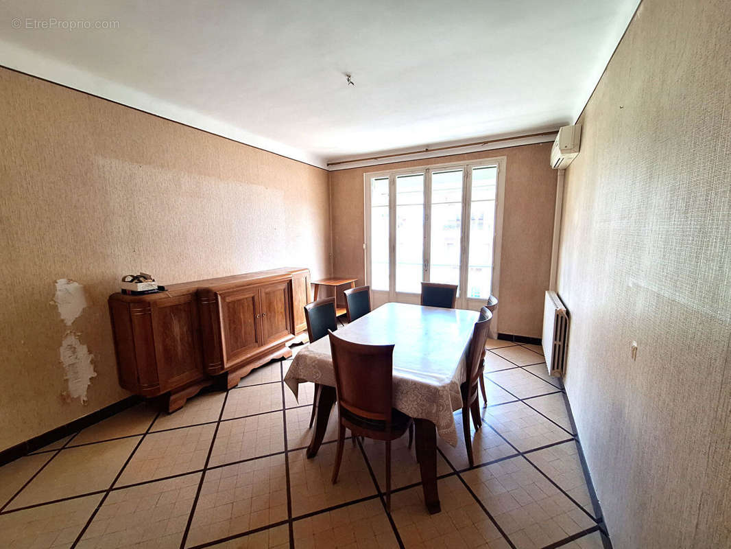 Appartement à MARSEILLE-5E