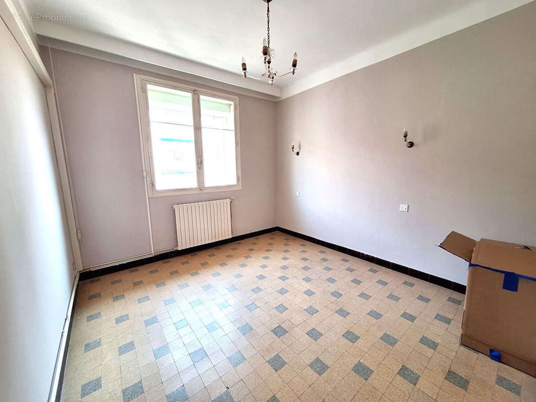 Appartement à MARSEILLE-5E