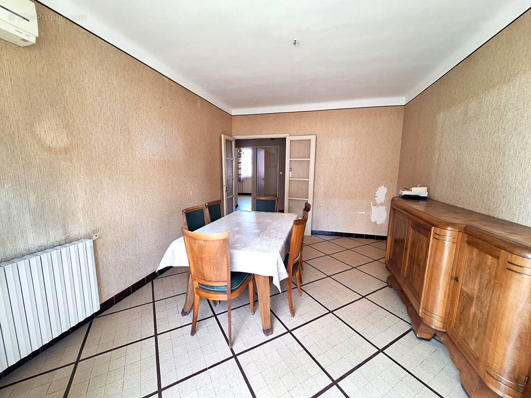 Appartement à MARSEILLE-5E