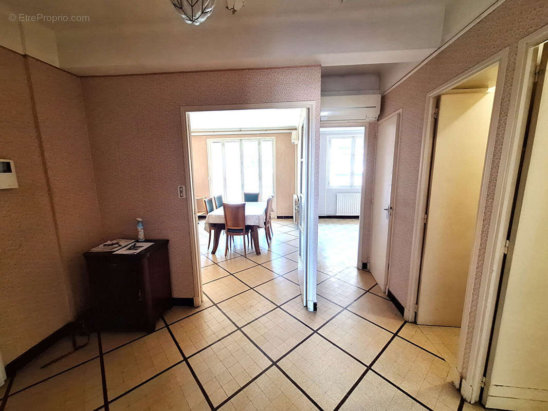 Appartement à MARSEILLE-5E