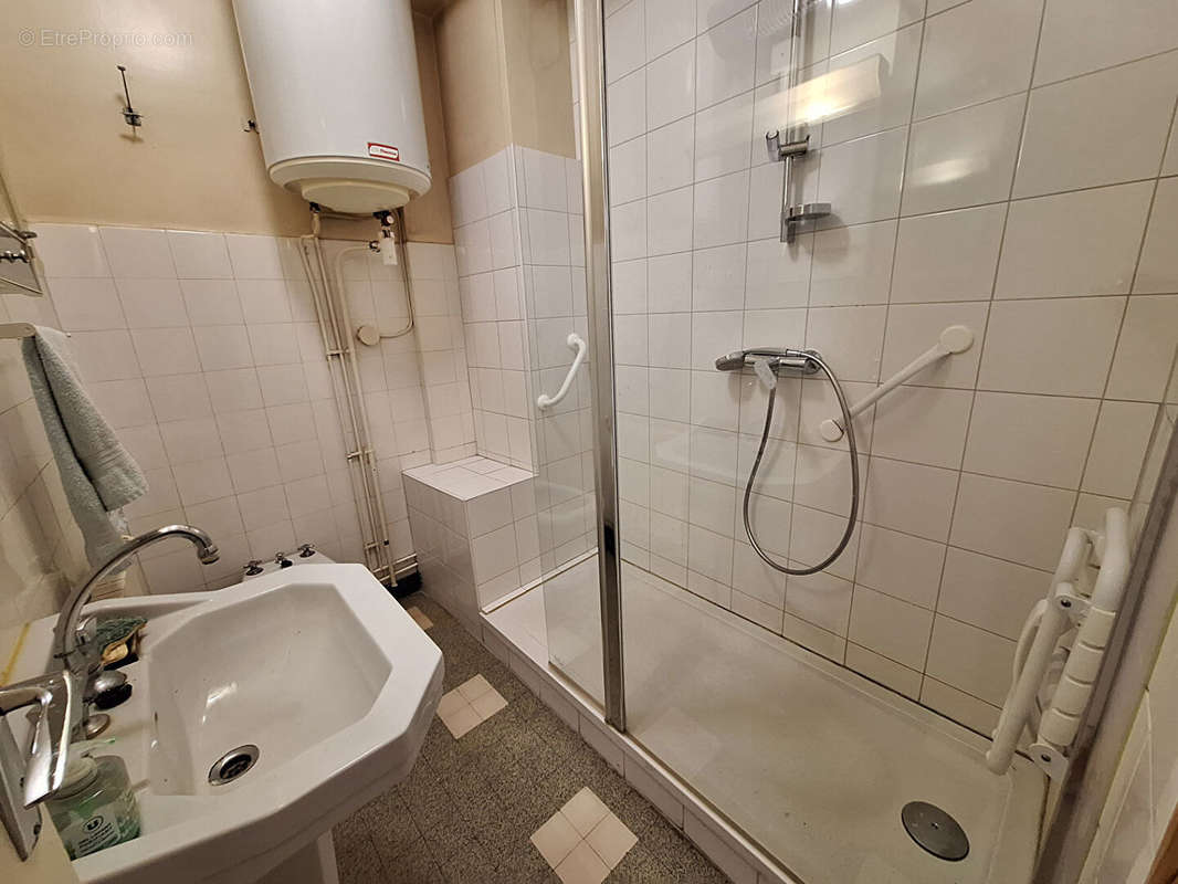 Appartement à MARSEILLE-5E