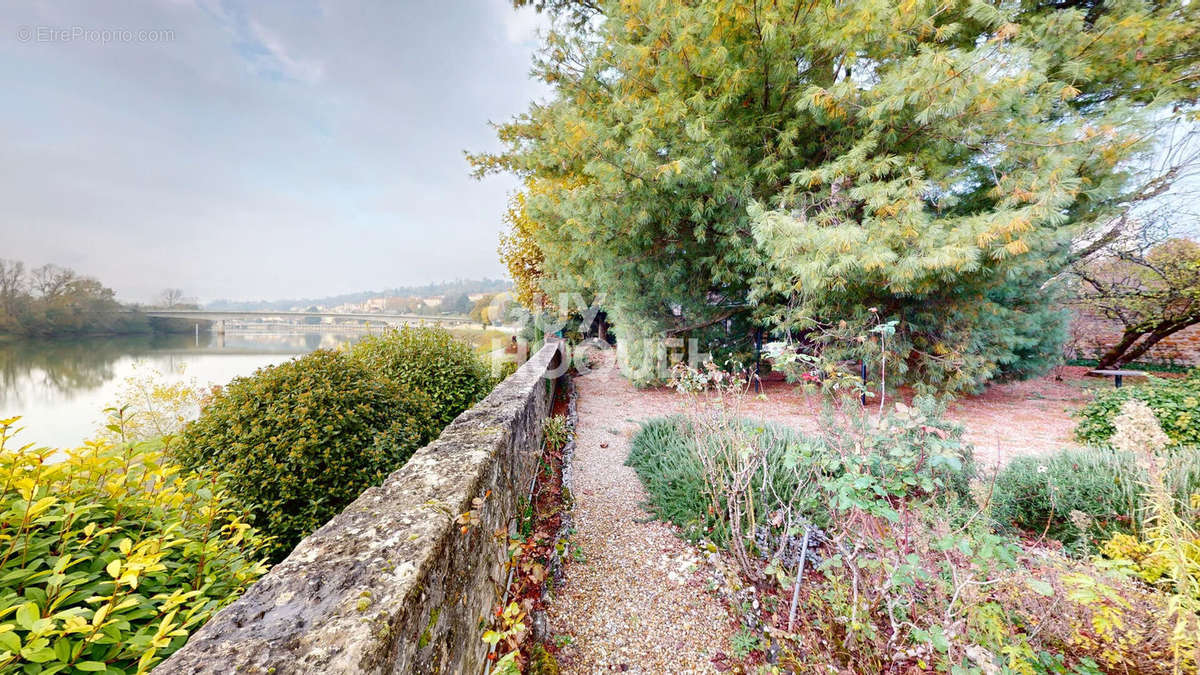 Maison à TREVOUX