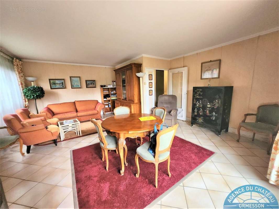 Appartement à LE PLESSIS-TREVISE