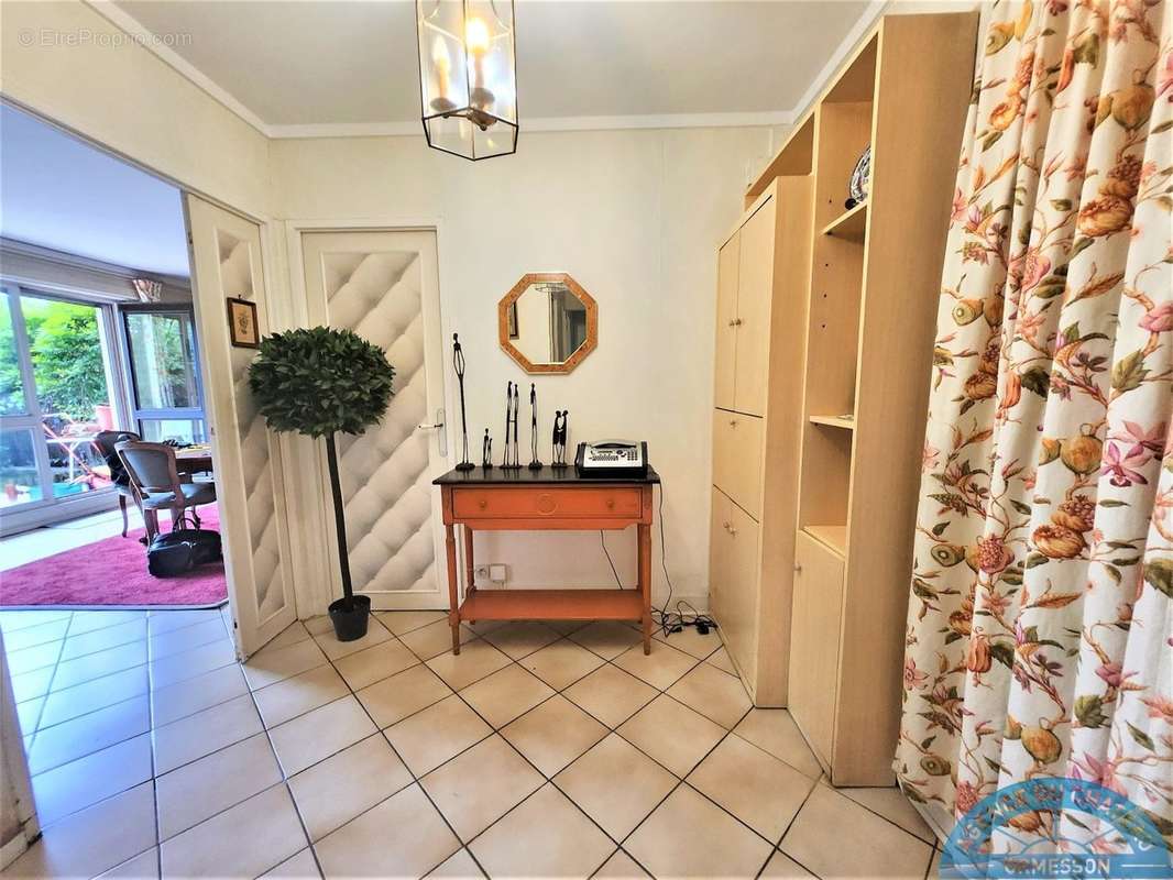 Appartement à LE PLESSIS-TREVISE