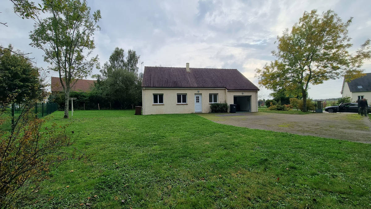 Maison à SAINT-JULIEN-DE-LA-LIEGUE