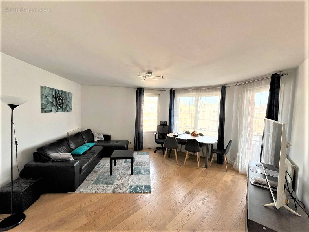 Appartement à COURBEVOIE