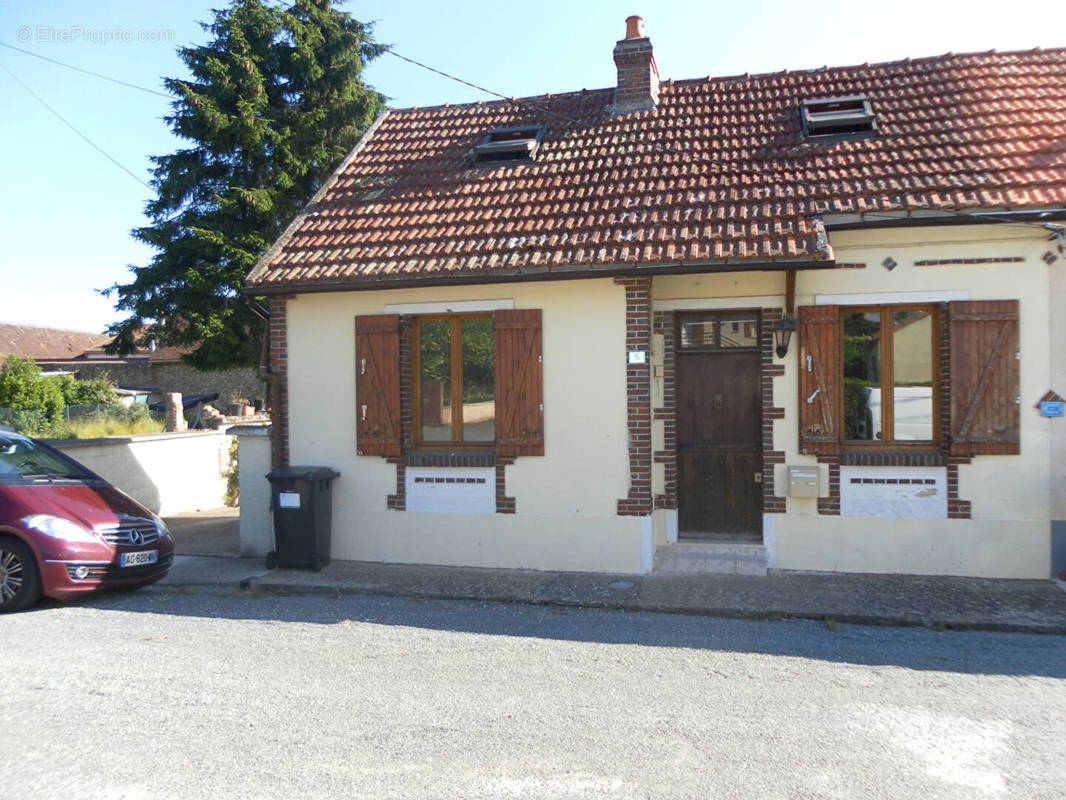 Maison à COMBRES