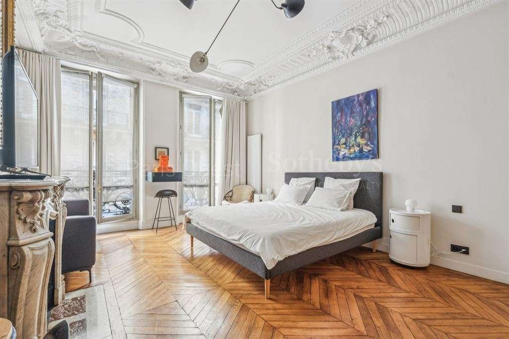 Appartement à PARIS-8E