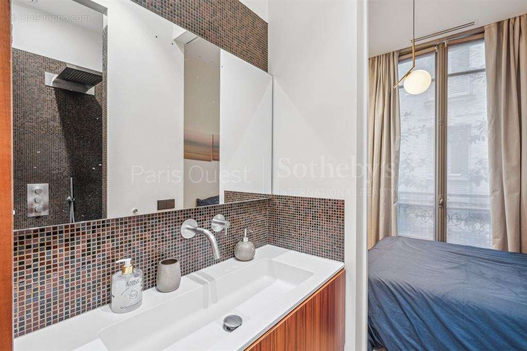 Appartement à PARIS-8E